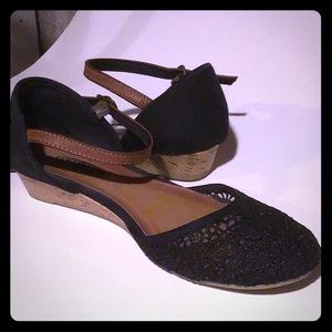 Seychelles lace ankle strap wedge size 7